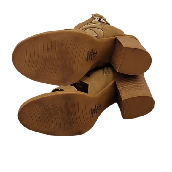 Tan Chunky Heels 👠 - Picture 6 of 6